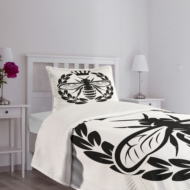 Monochrome Wreath Bedspread Set