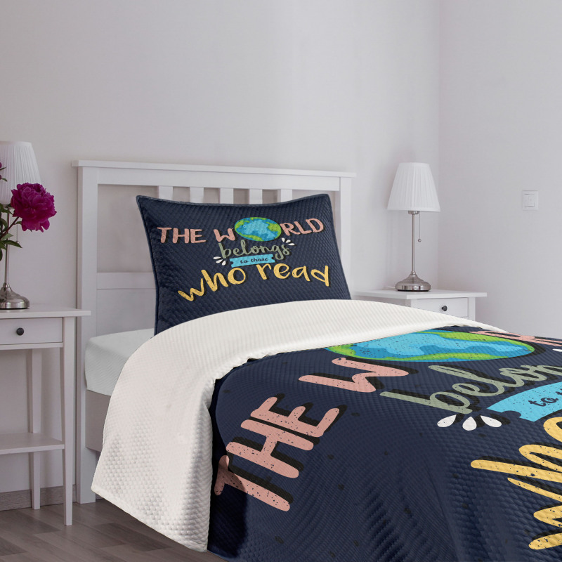 World Belongs to Readers Bedspread Set