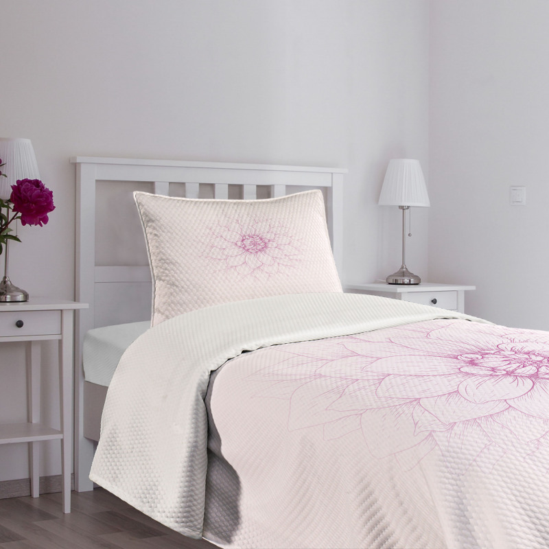 Close up Petal Sketch Bedspread Set