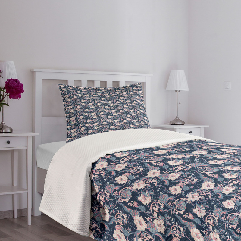 Magnolia and Roses Bedspread Set