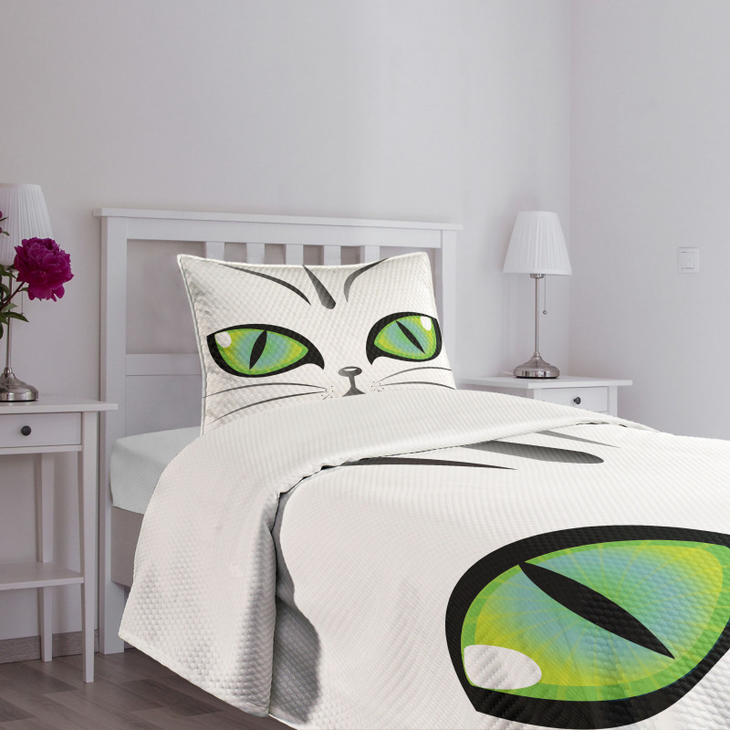 Siberian Cat Watchful Face Bedspread Set
