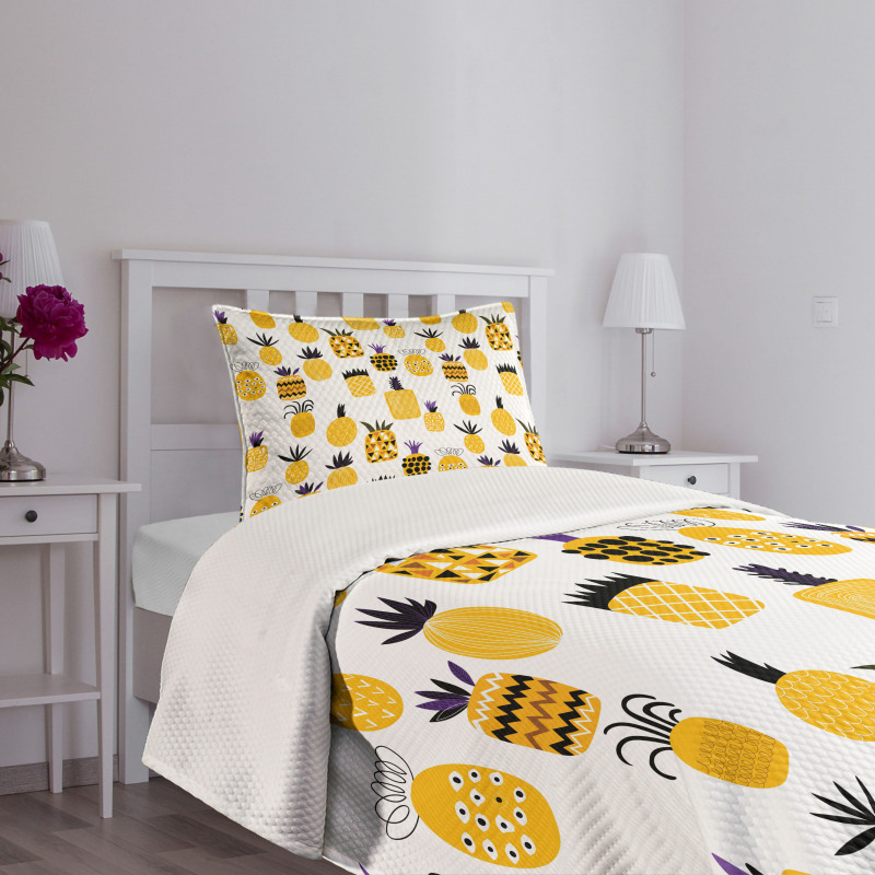 Summertime Pineapples Bedspread Set