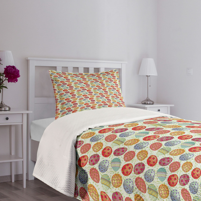 Flowery Vintage Eggs Bedspread Set