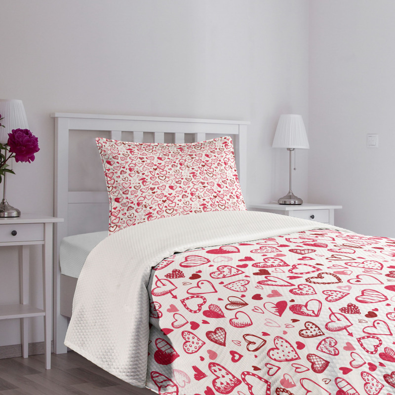 Sketch Style Hearts Bedspread Set