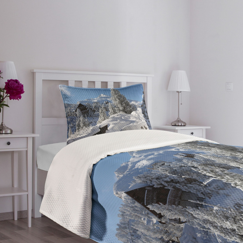 Winter Season in North Bedspread Set