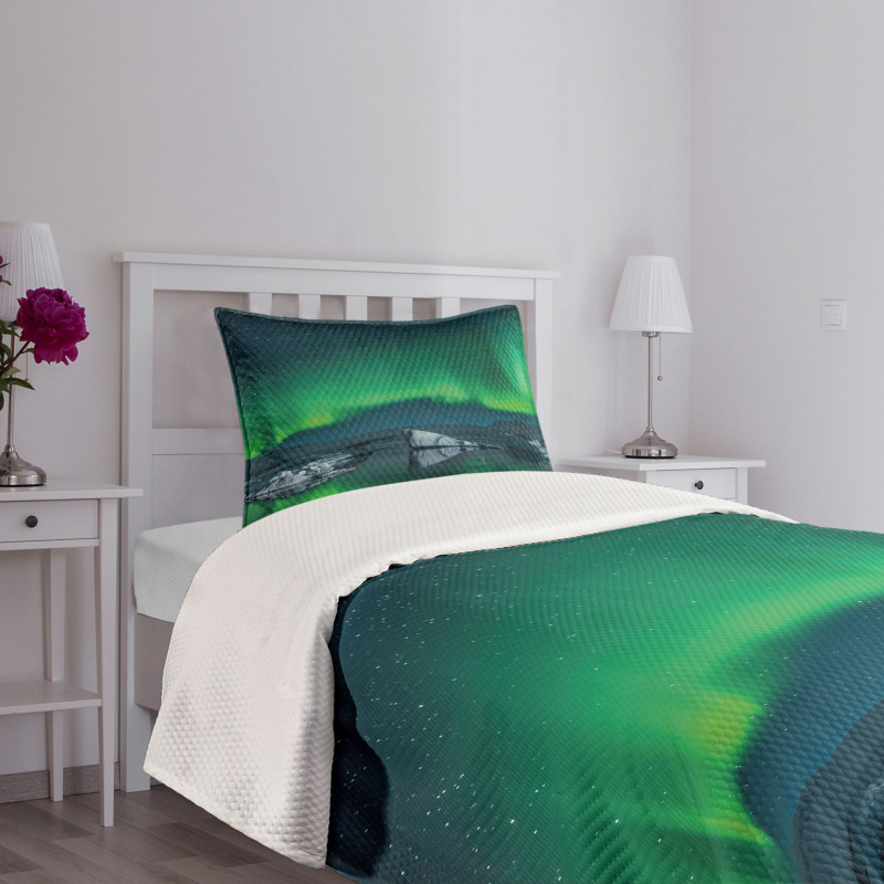 Snowy Hills of Arctic Bedspread Set