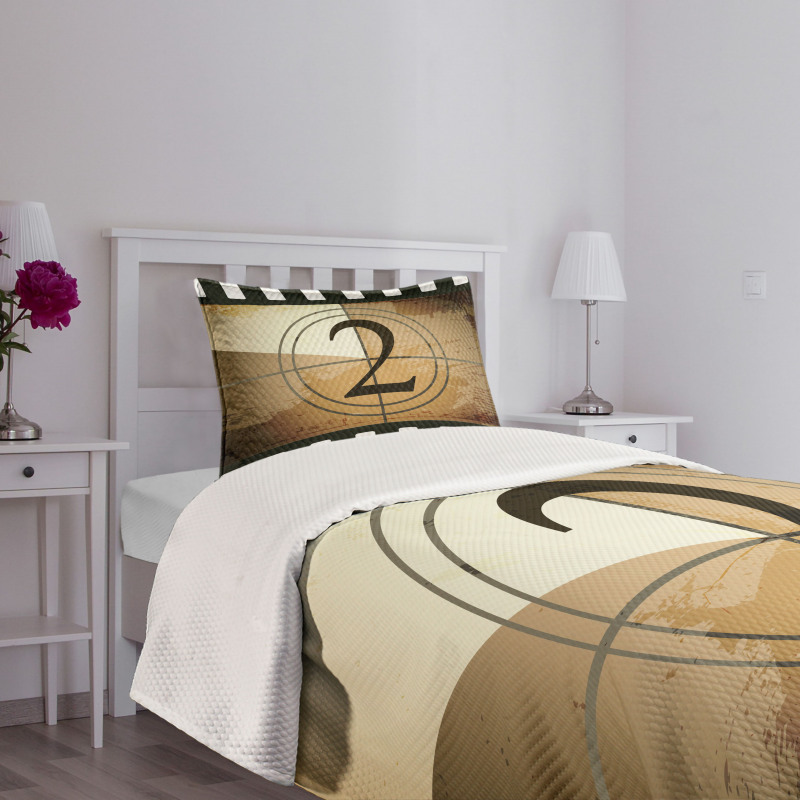 Countdown Theme Bedspread Set