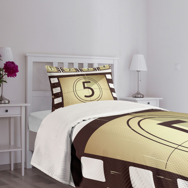 Scratched Frames Bedspread Set