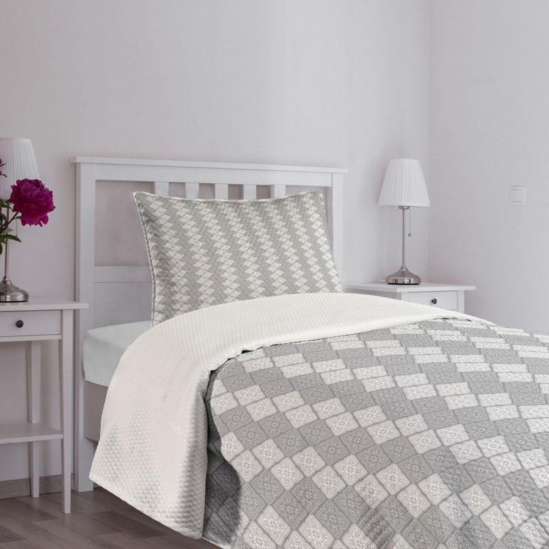 Greyscale Flowers Bedspread Set