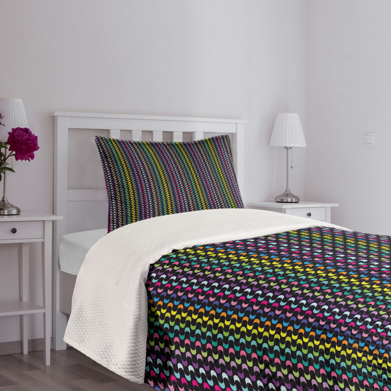 Curved Stripes Design Bedspread Set