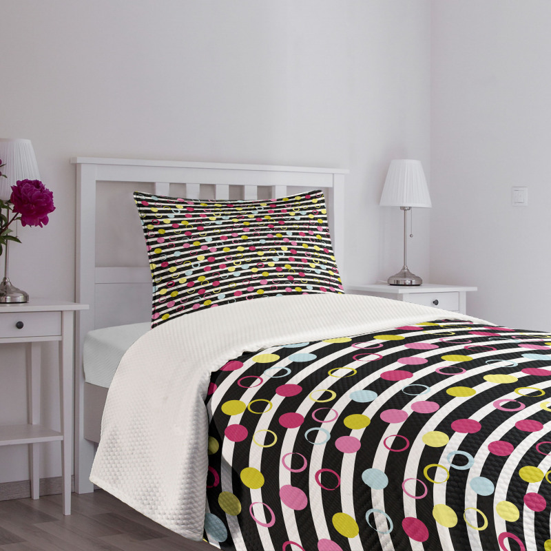 Retro Stripped Backdrop Bedspread Set