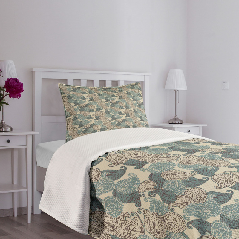 Teardrop Eastern Motif Bedspread Set