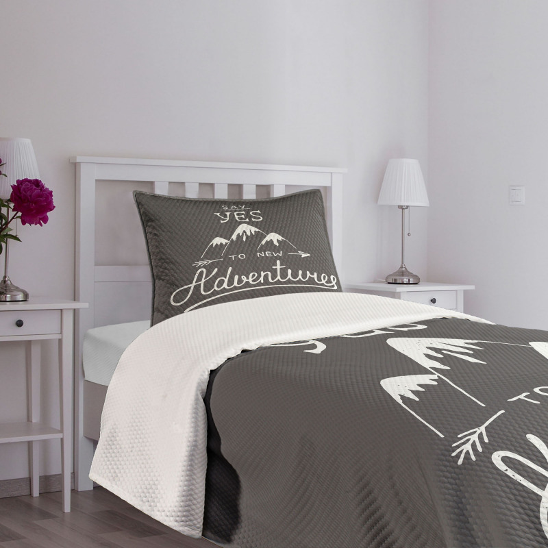 Words and Mountains Bedspread Set