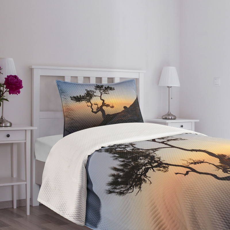 Picturesque Black Sea Bedspread Set