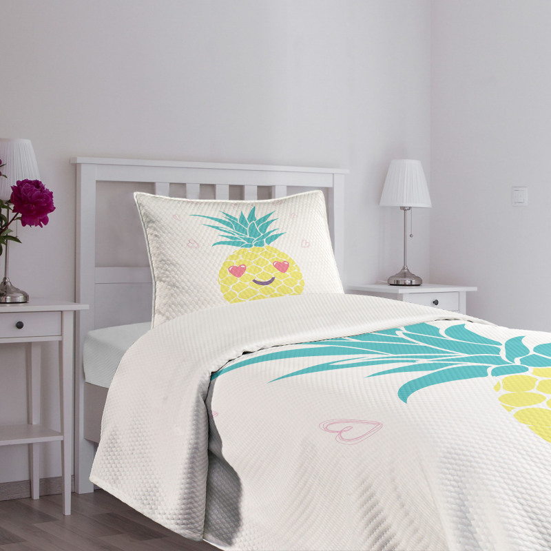 Heart Eyes Pineapple Bedspread Set