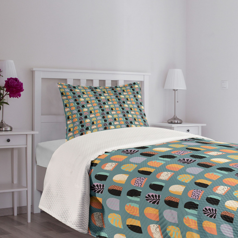 Hand Drawn Shapes Bedspread Set