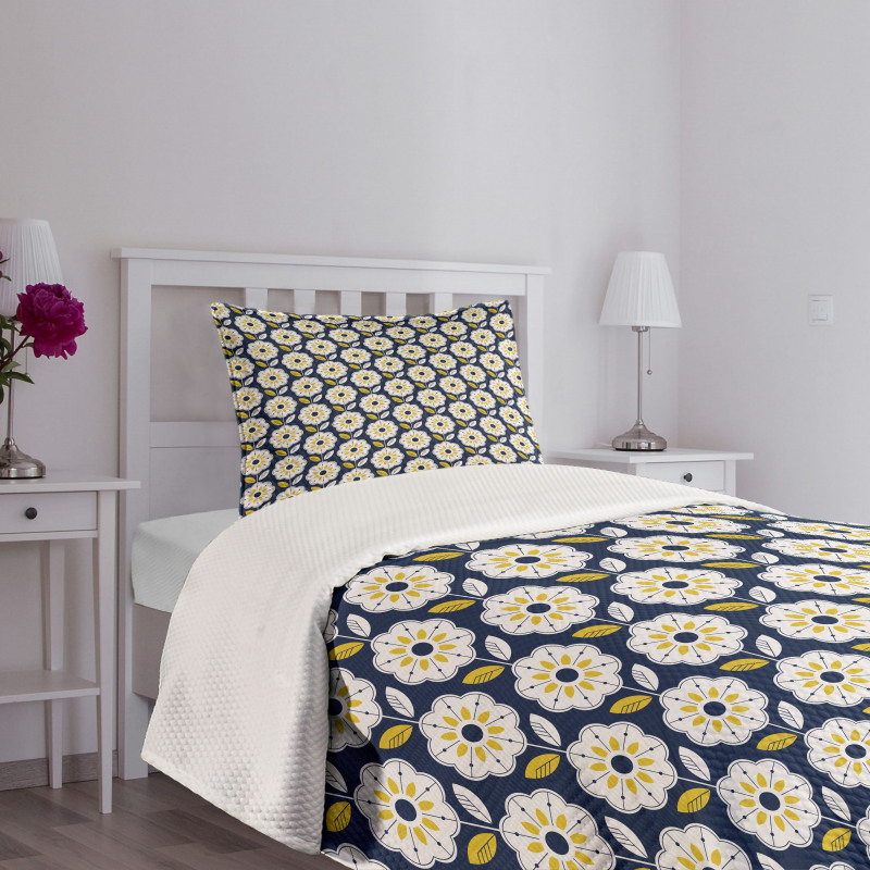 Eight-Petal Flowers Bedspread Set