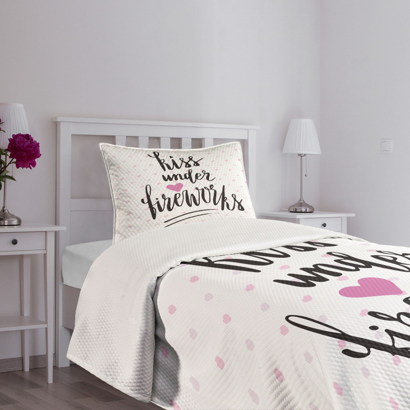 Hearts and Lipstick Bedspread Set