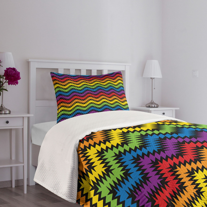 Jagged Zigzag Pattern Bedspread Set