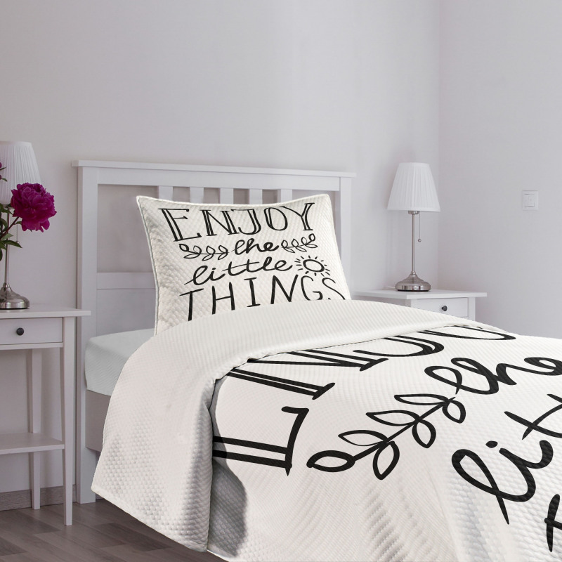 Sun with Laurel Leaf Bedspread Set