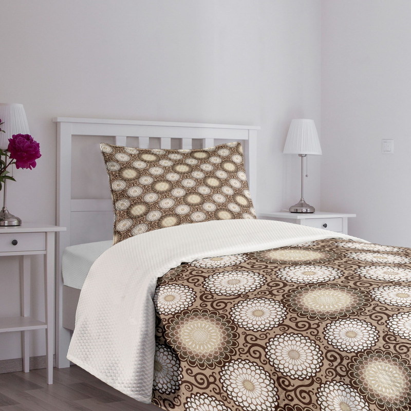 Dahlia with Large Petals Bedspread Set