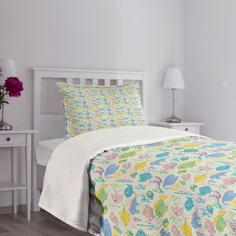 Colorful Aquatic Fauna Bedspread Set