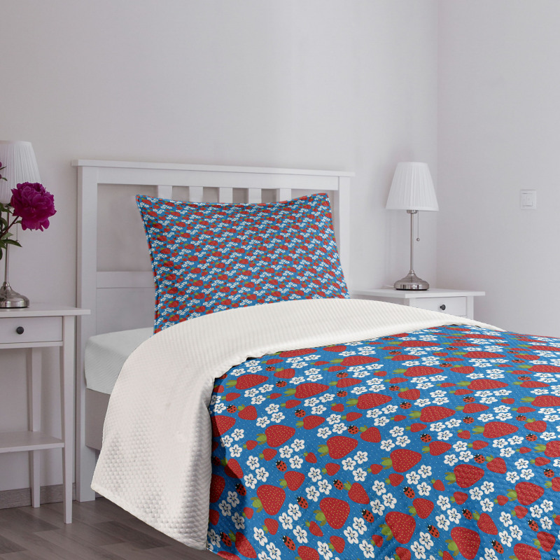 Strawberry and Flowers Bedspread Set