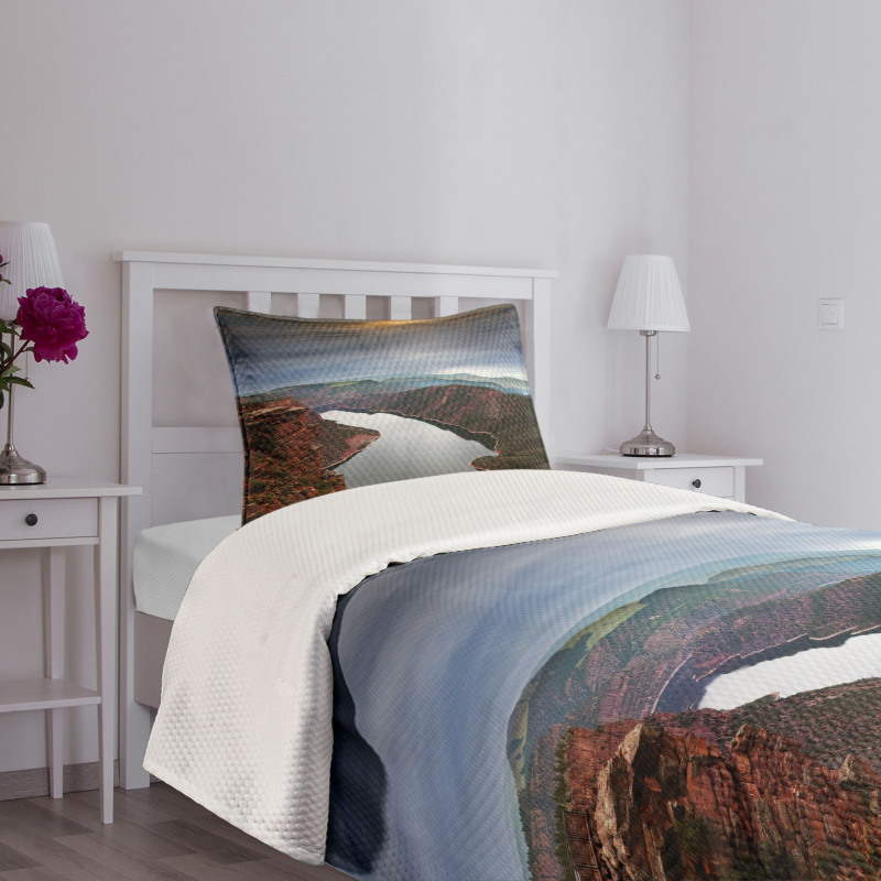 Mountain River Scenery Bedspread Set