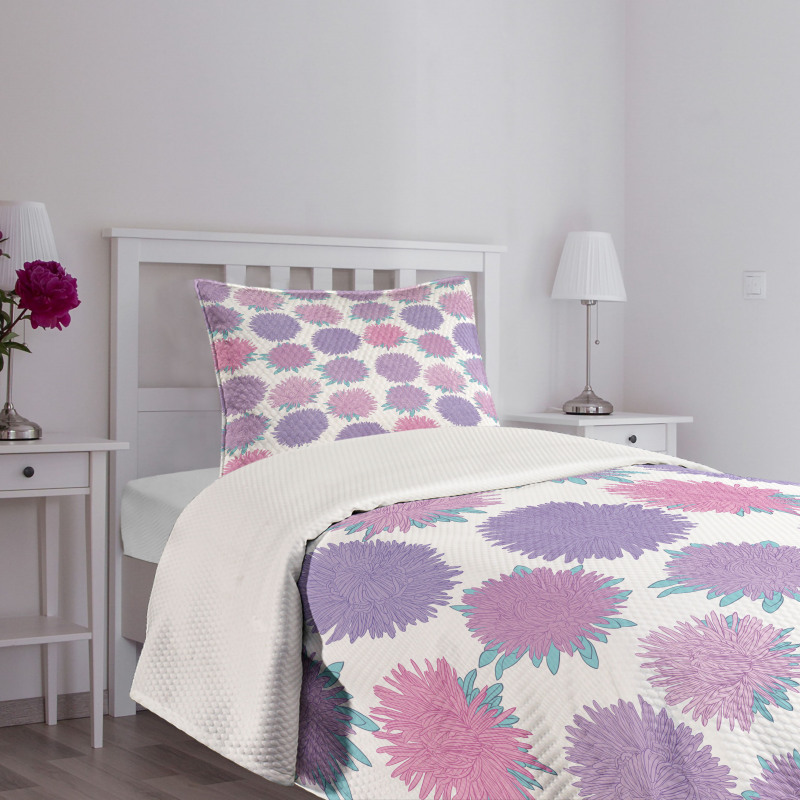 Detailed Flower Pattern Bedspread Set