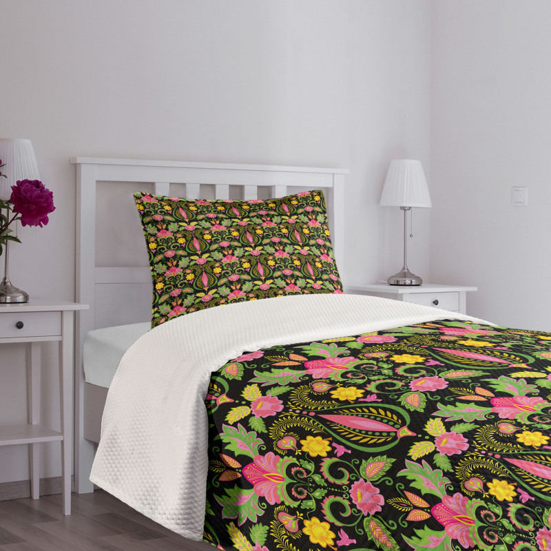 Exotic Flowers Feathers Bedspread Set