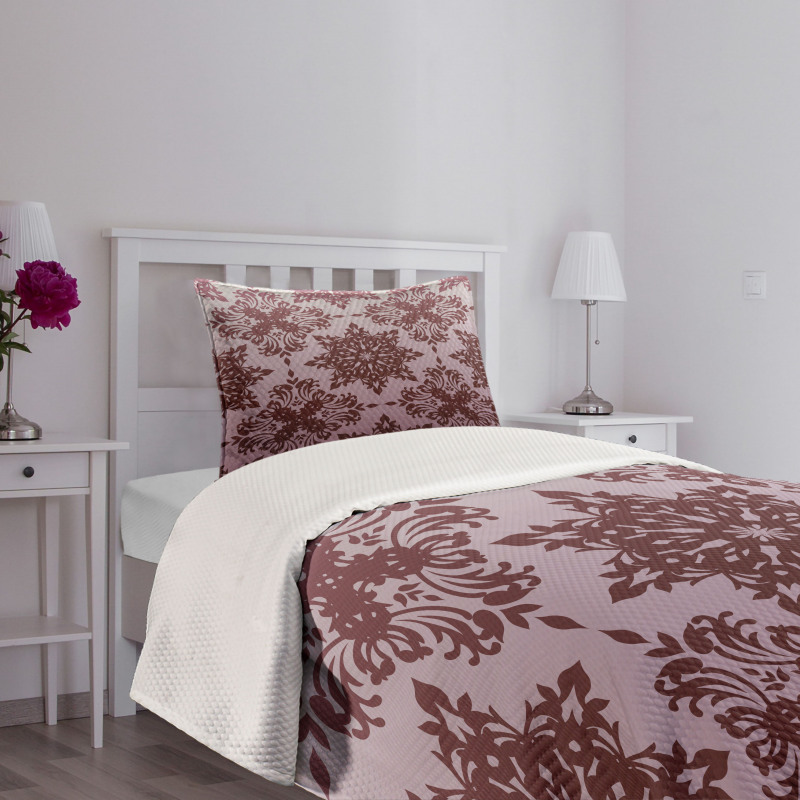 Swirled Classical Motif Bedspread Set