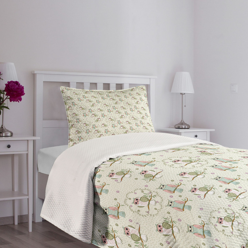 Birds Sitting on the Branches Bedspread Set