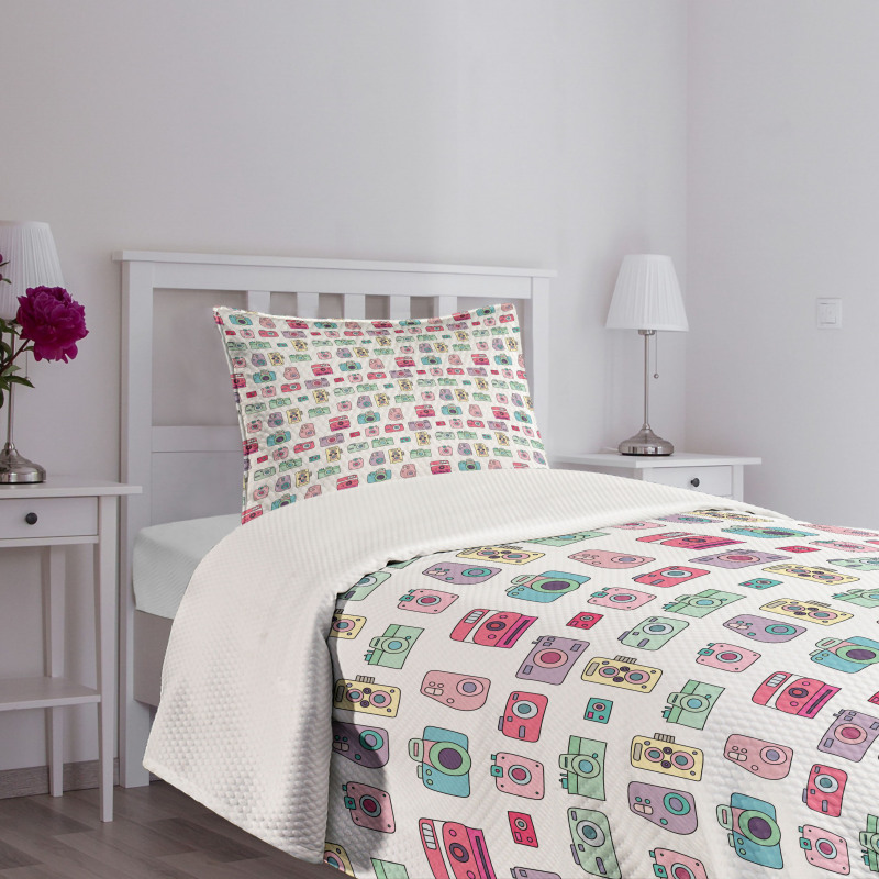 Retro Style Devices Bedspread Set