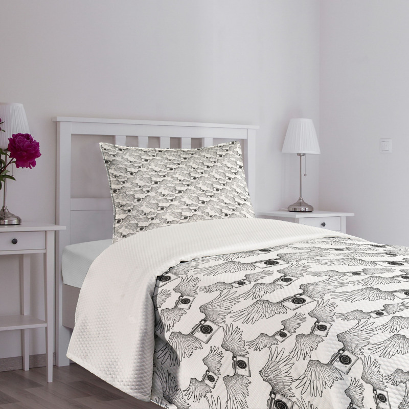 Vintage Style Pattern Wings Bedspread Set