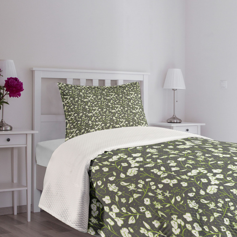 Flowers and Swirled Leaves Bedspread Set