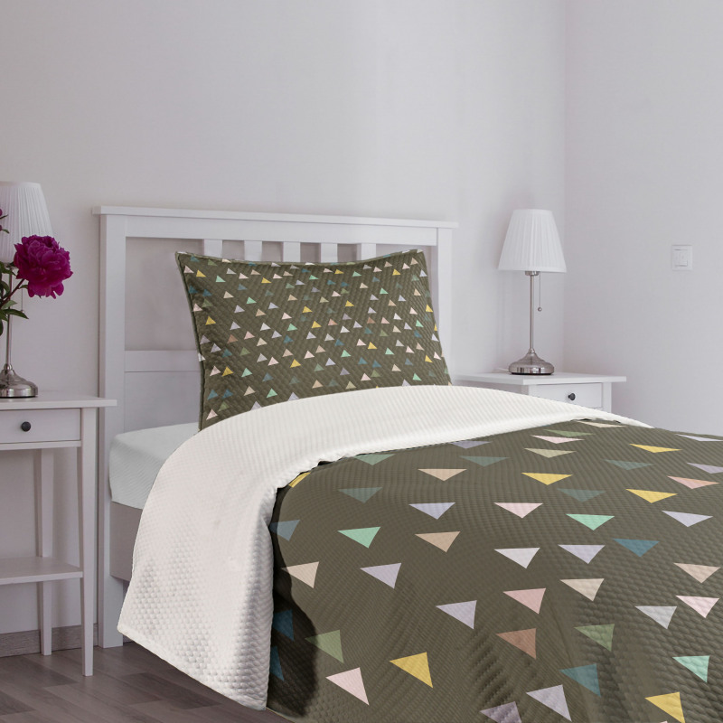 Simple Triangle Shapes Bedspread Set