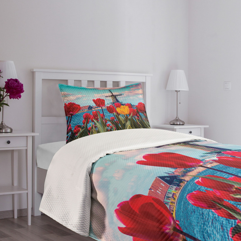 Idyllic Spring Tulips Bedspread Set