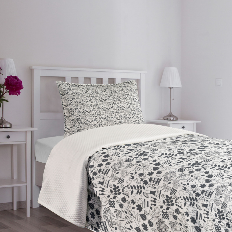 Greyscale Blossoming Flora Bedspread Set