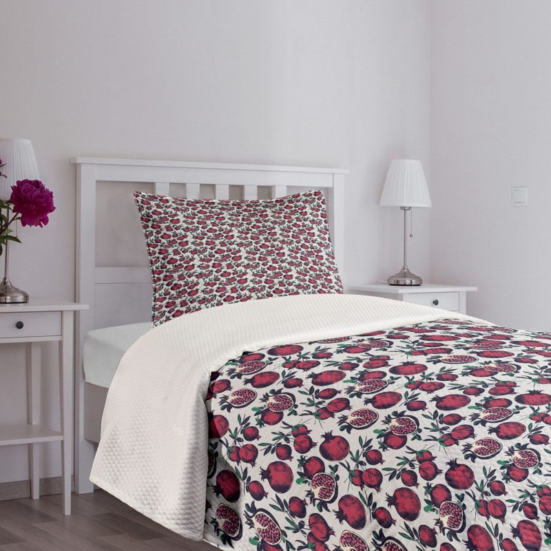 Cut and Whole Pomegranates Bedspread Set