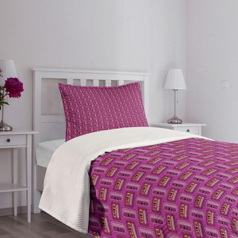 Nineties Design Classic Motif Bedspread Set