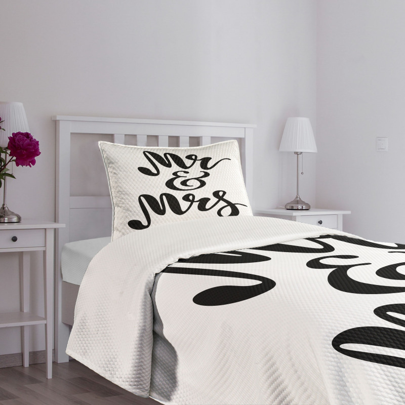 Hand Lettering Pattern Bedspread Set