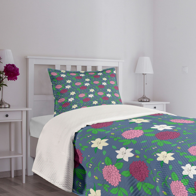 Bloosming Petals and Leaves Bedspread Set