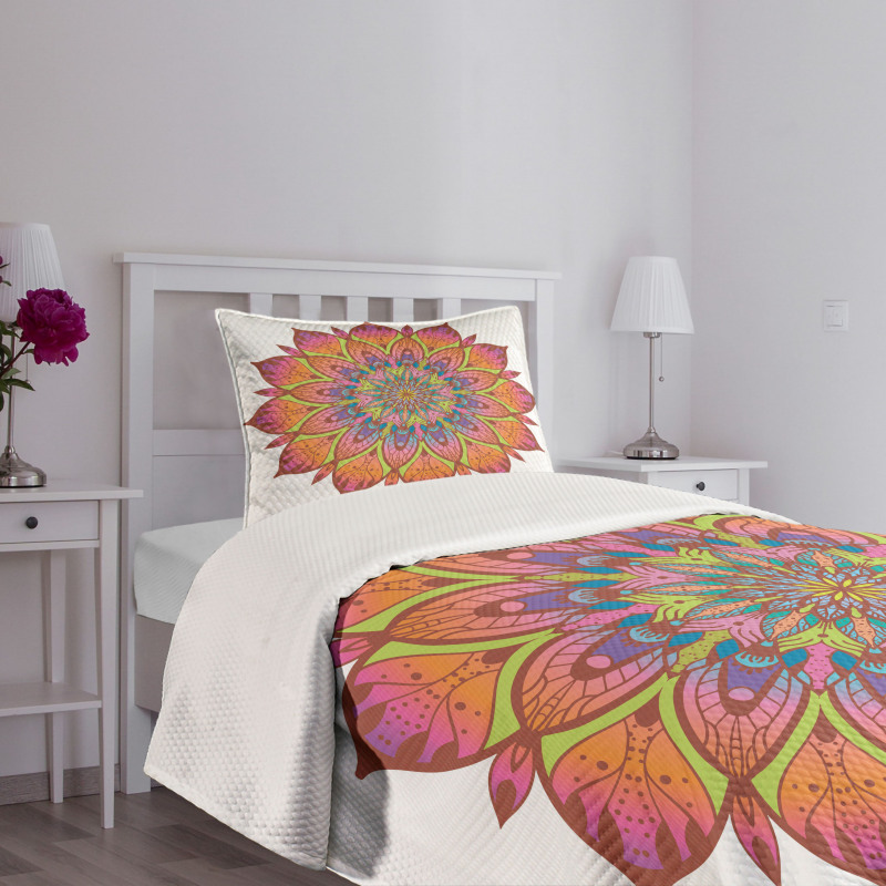 Flourishing Flowers Pattern Bedspread Set