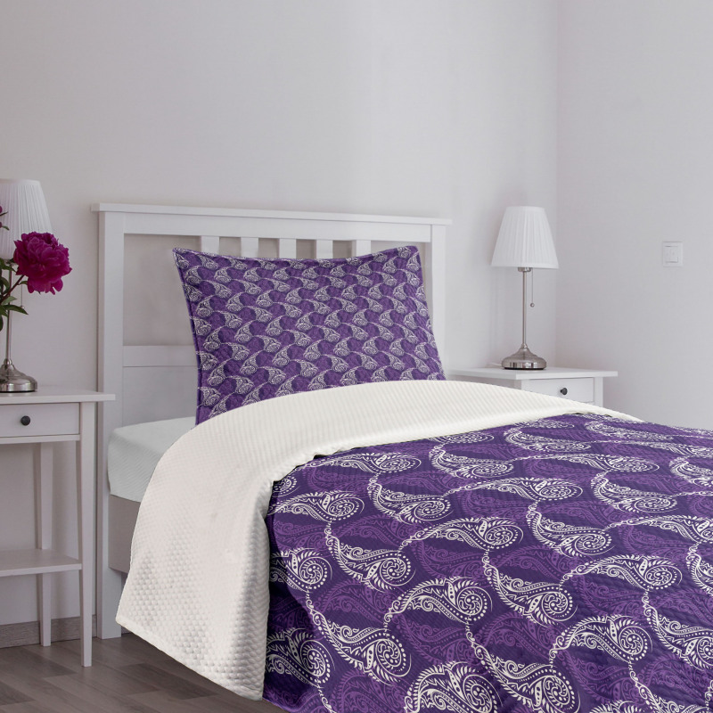 Detailed Paisley Motifs Bedspread Set