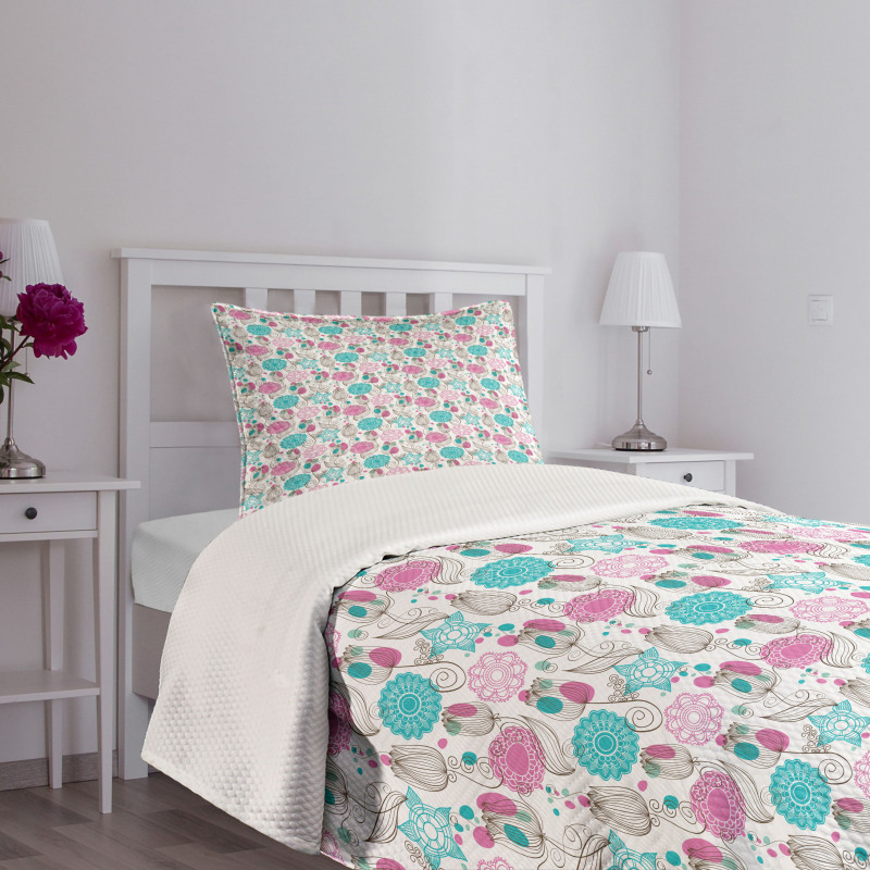 Sketched Tulip Flowers Bedspread Set