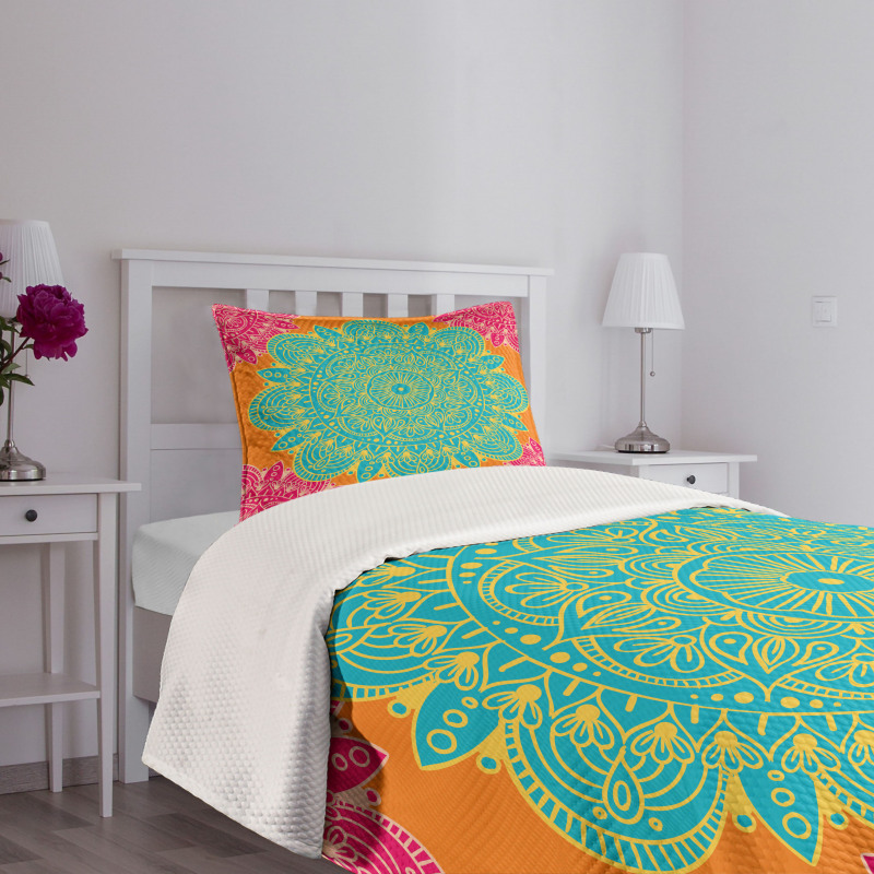 Blossoming Flower Pattern Bedspread Set