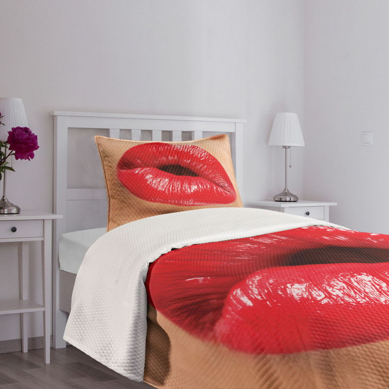 Juicy Lipstick Illustration Bedspread Set