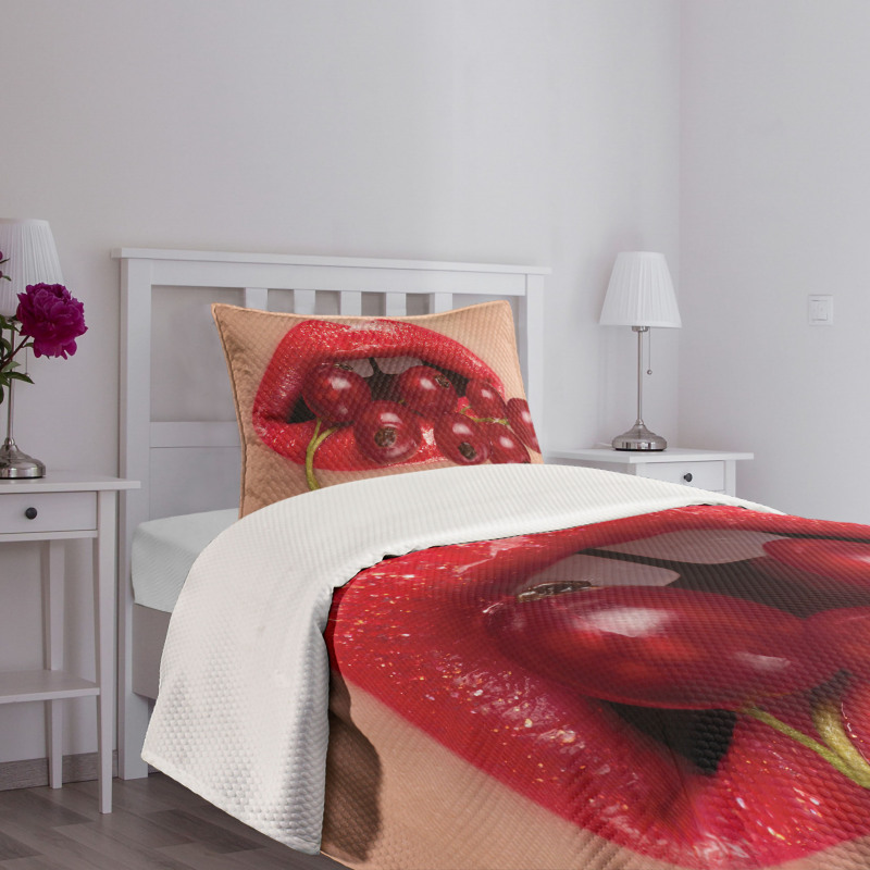 Red Current Berry Branch Image Bedspread Set