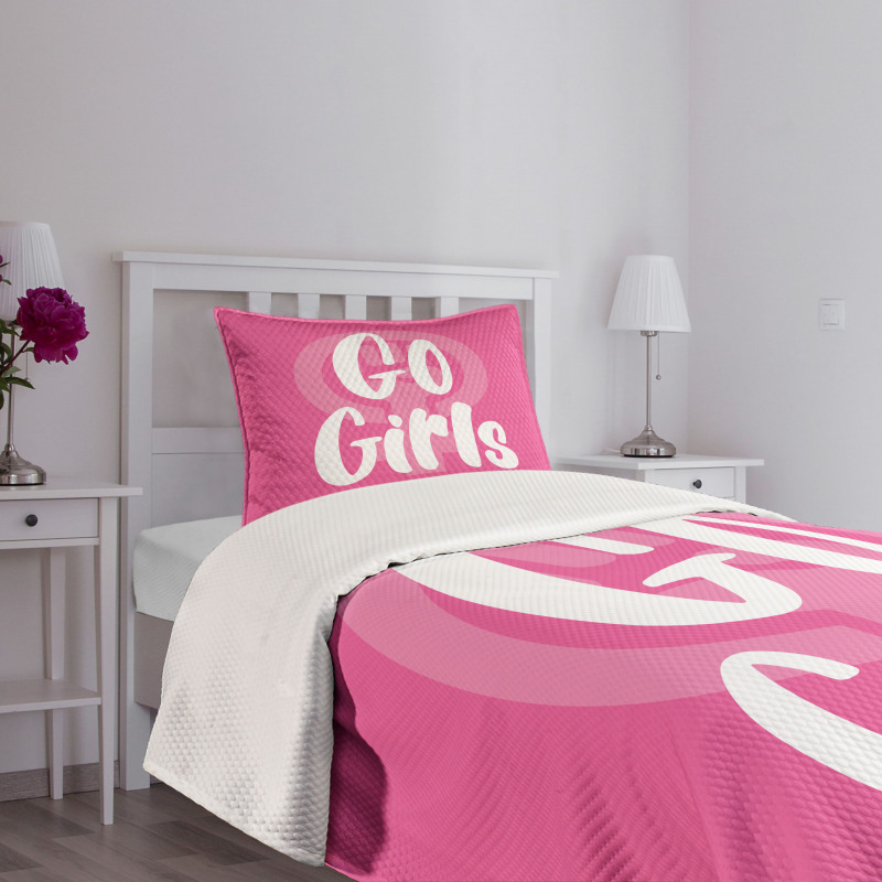 Go Girls Text in Bold Bedspread Set