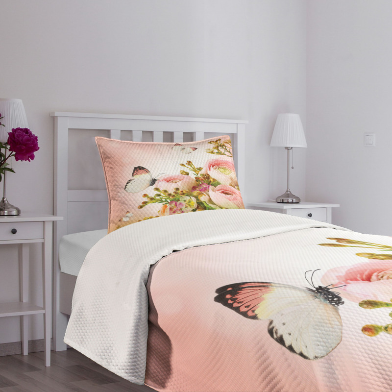 Blossoming Feminine Roses Bedspread Set